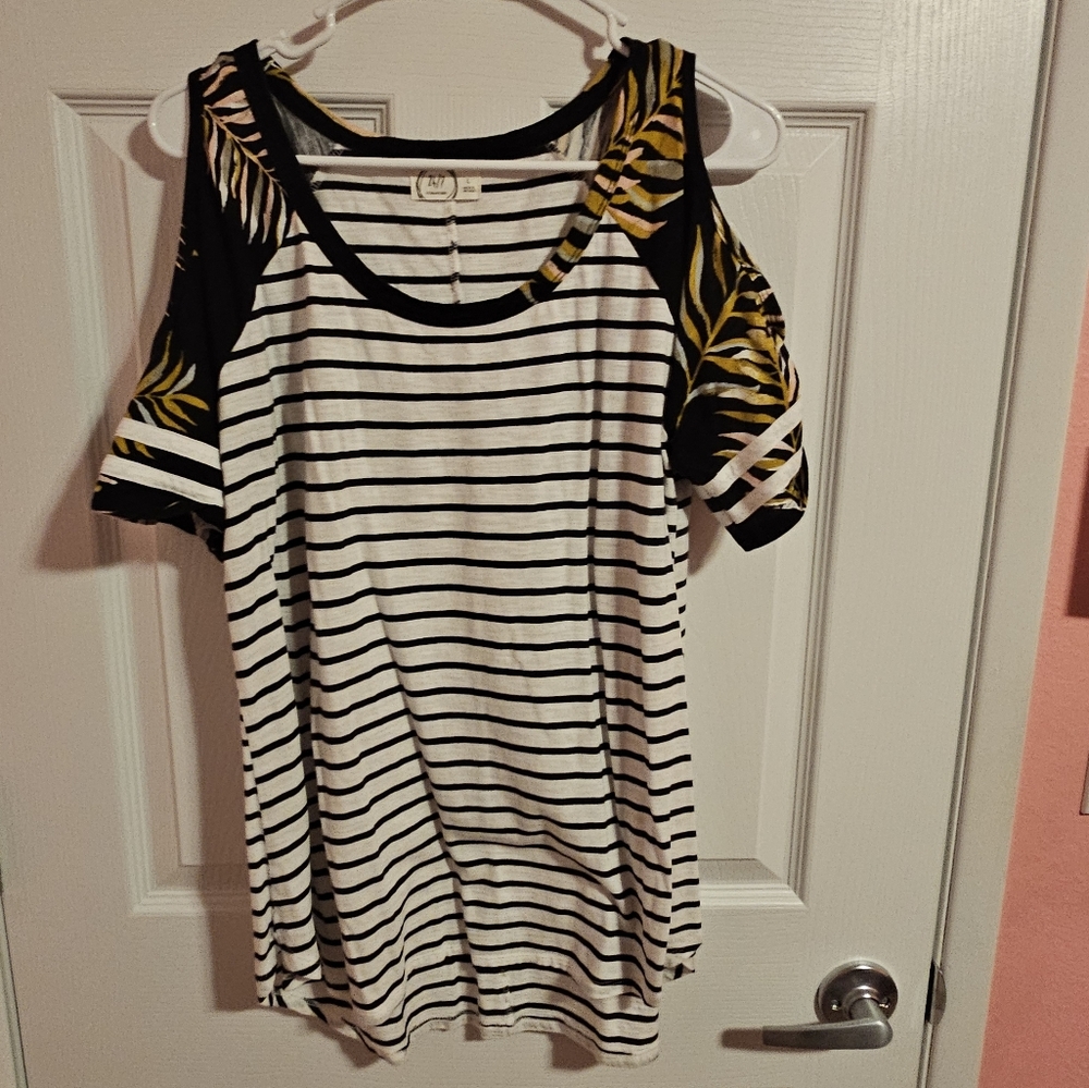 Maurice's 24/7 striped Cold Shoulder Top Hawaiian